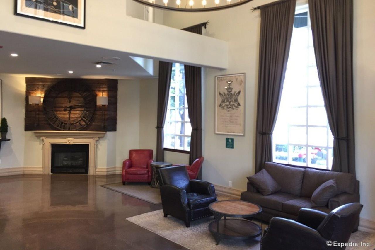Anaheim Camelot Inn & Suites 외부 사진