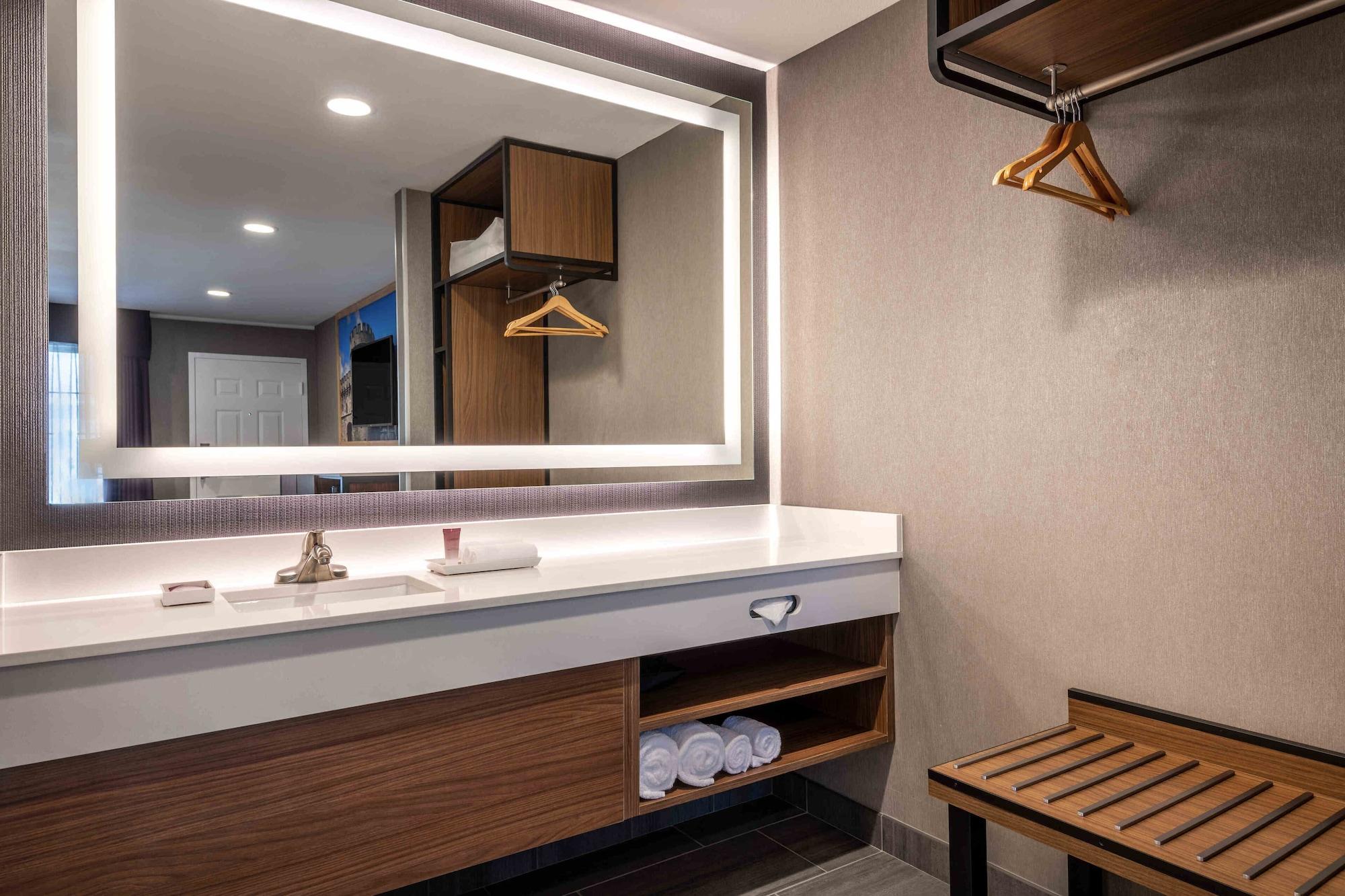 Anaheim Camelot Inn & Suites 외부 사진