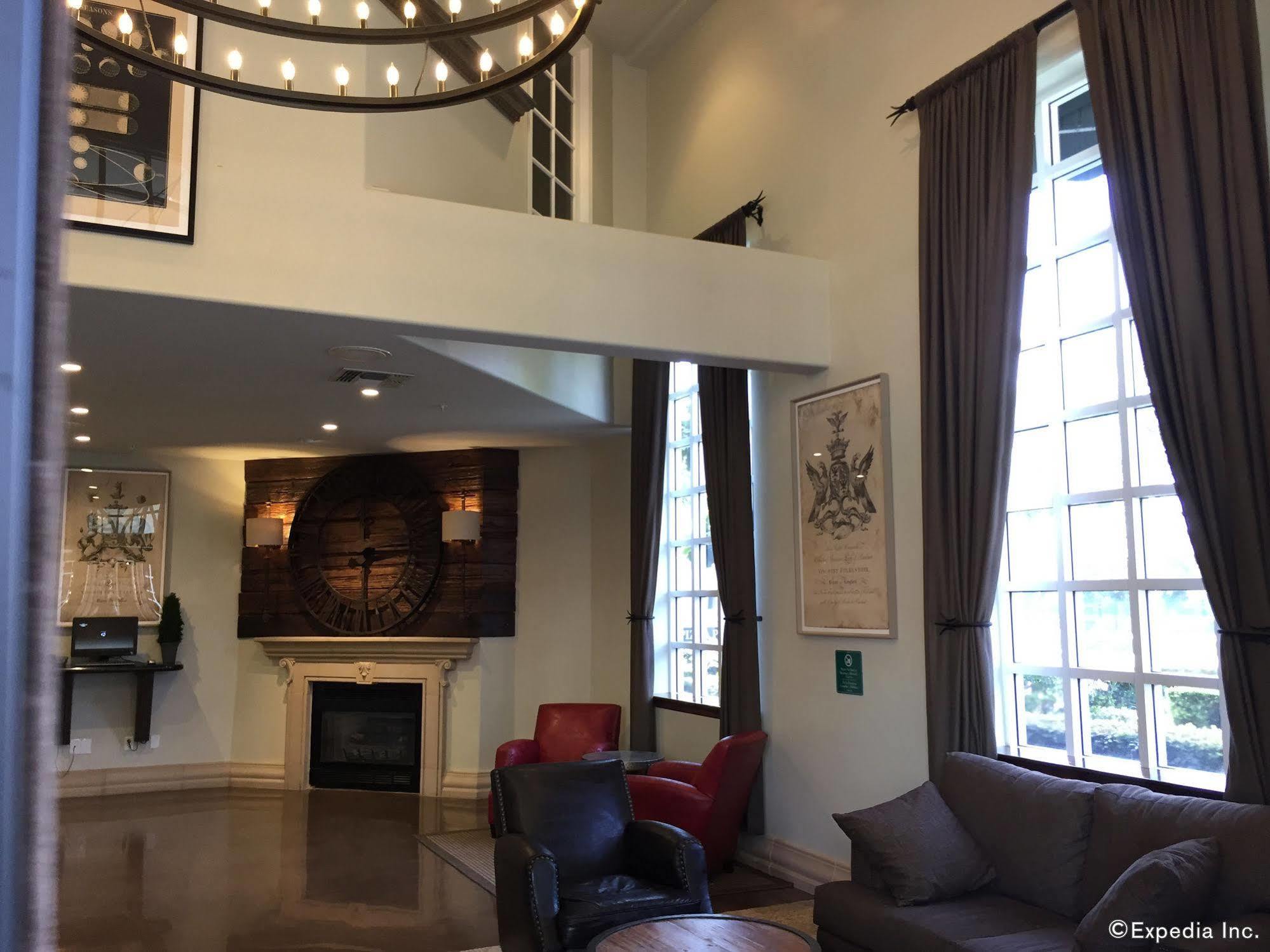 Anaheim Camelot Inn & Suites 외부 사진