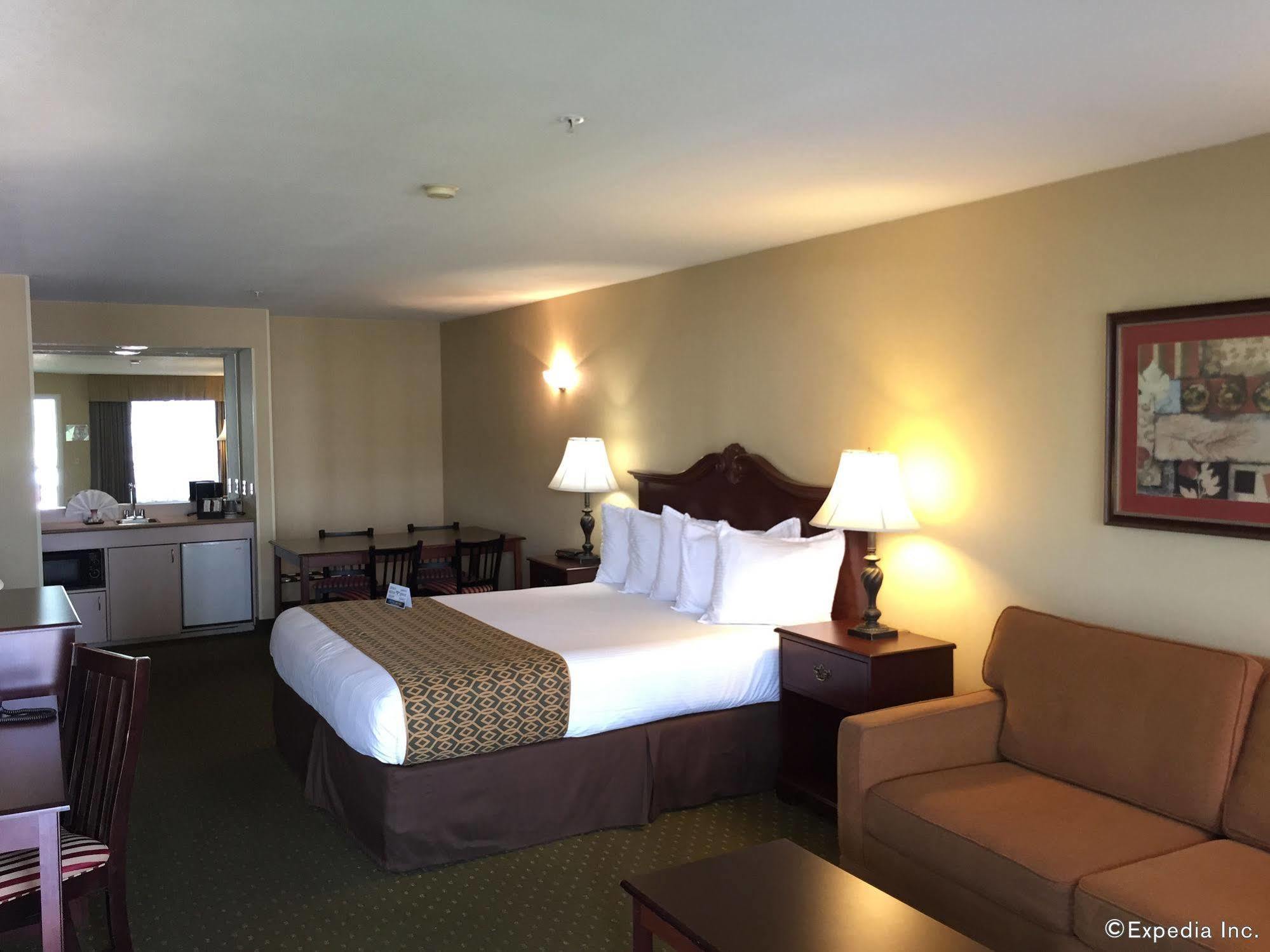 Anaheim Camelot Inn & Suites 외부 사진