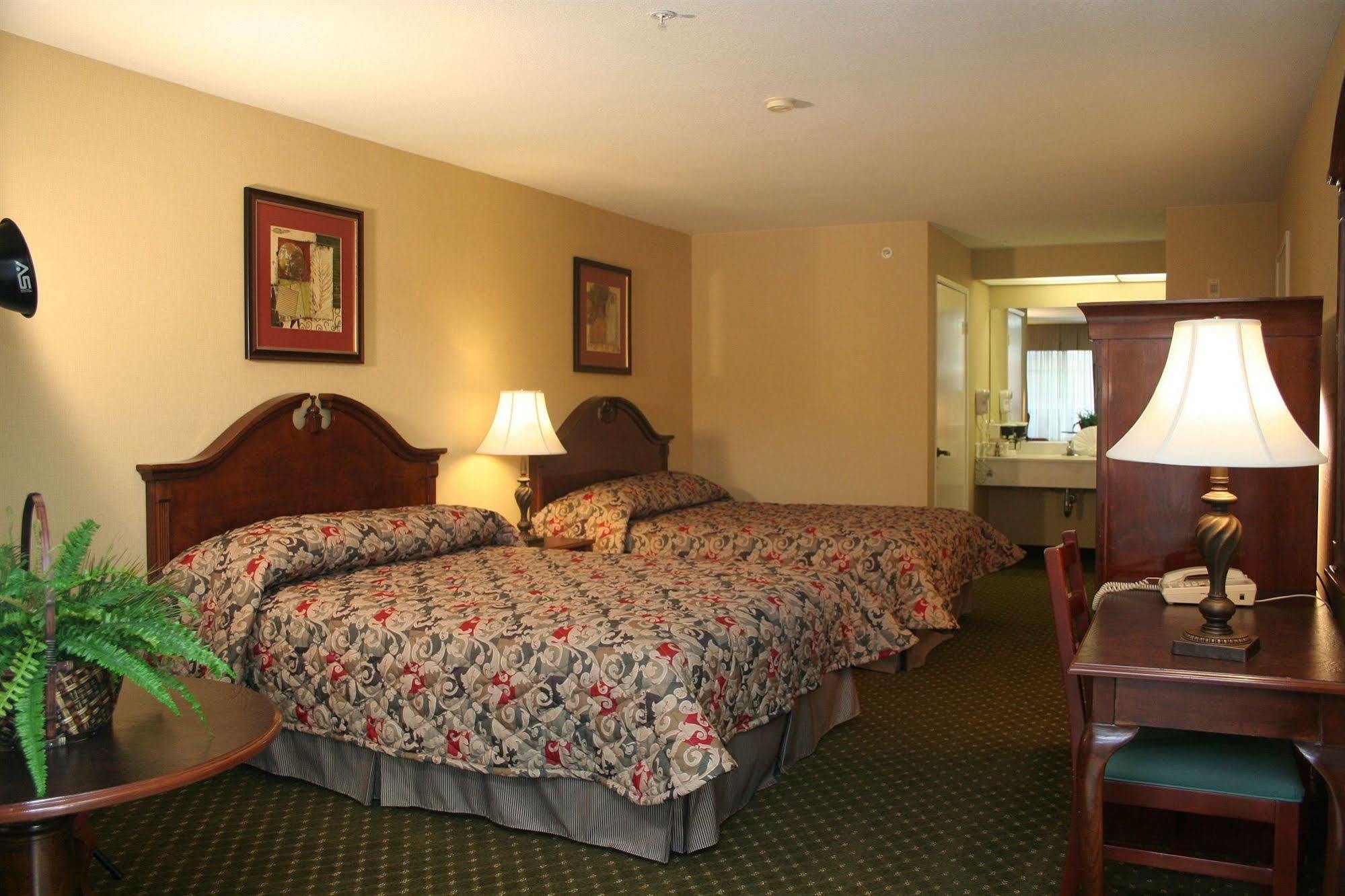 Anaheim Camelot Inn & Suites 객실 사진