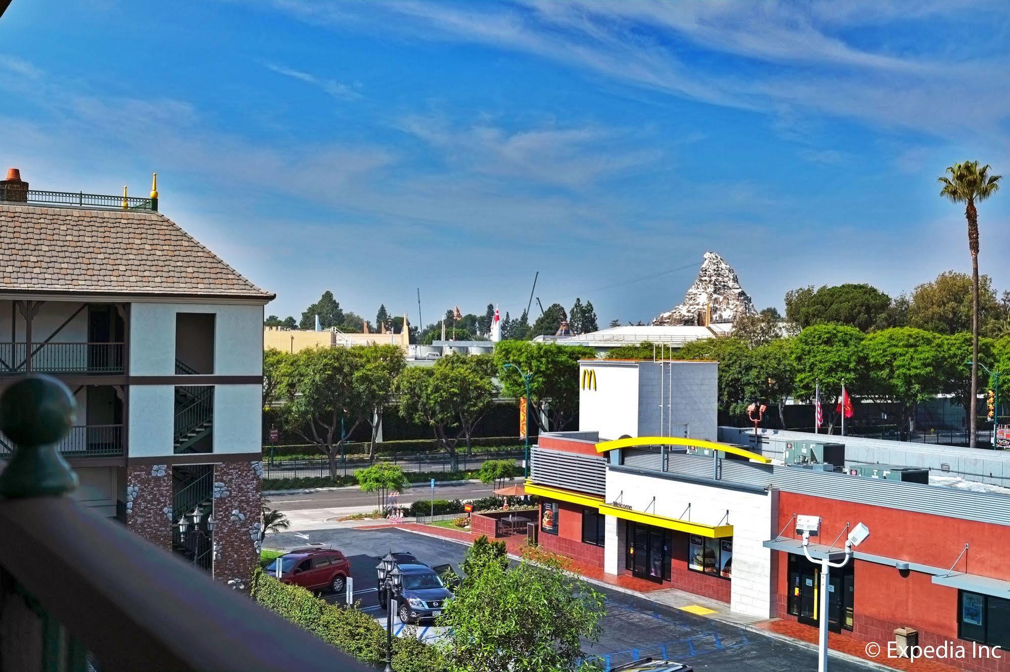 Anaheim Camelot Inn & Suites 외부 사진