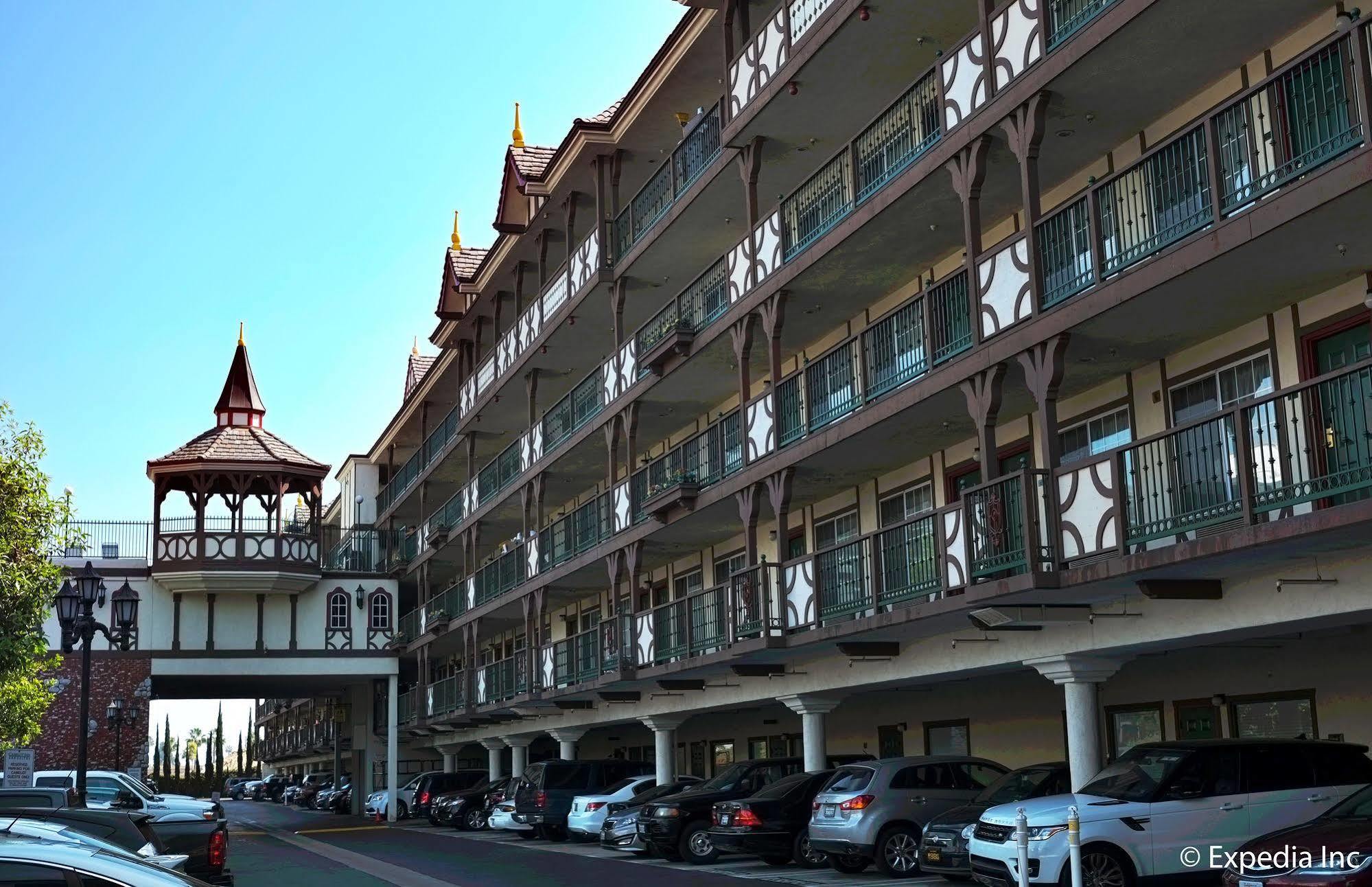 Anaheim Camelot Inn & Suites 외부 사진