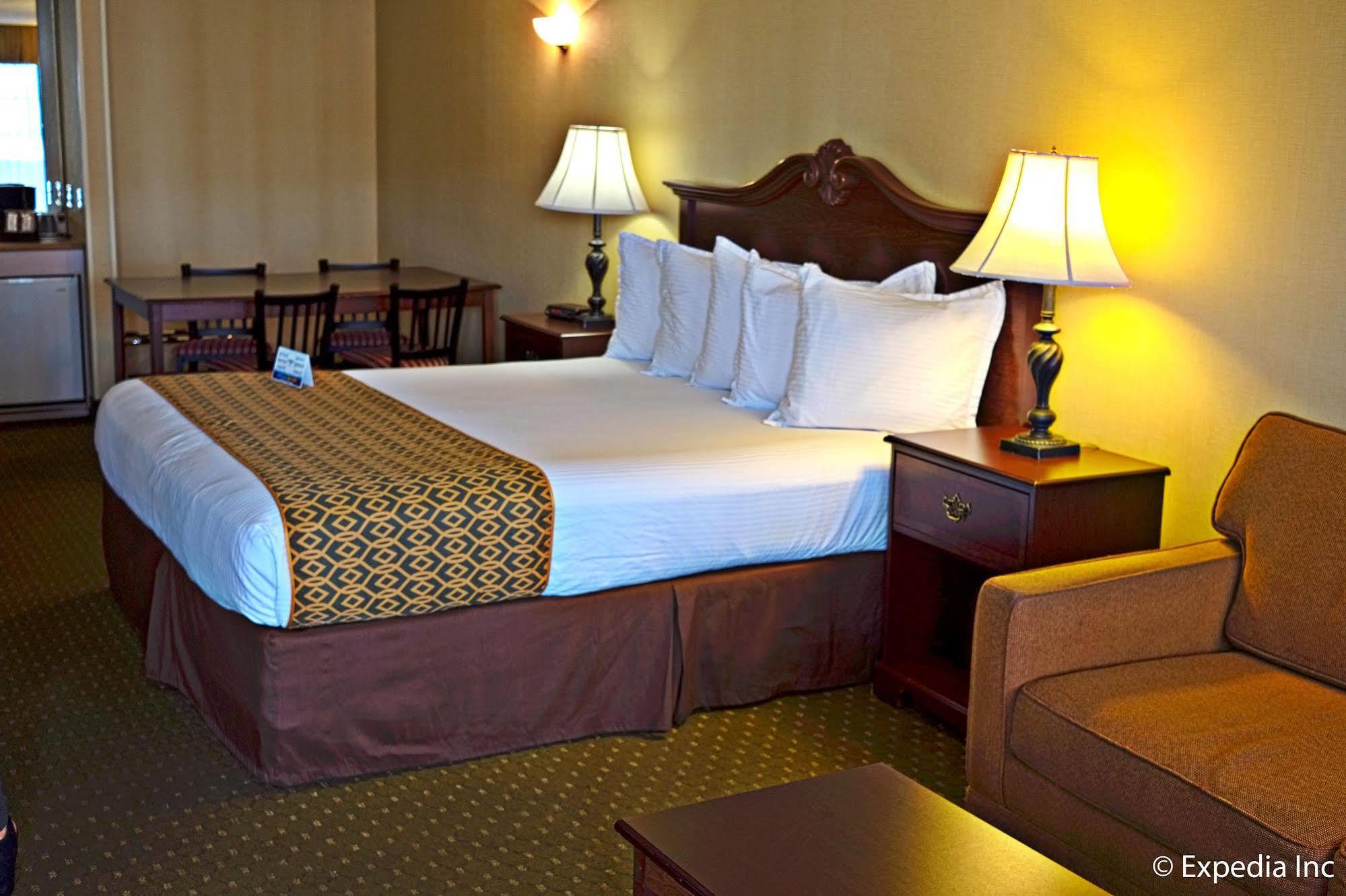 Anaheim Camelot Inn & Suites 외부 사진