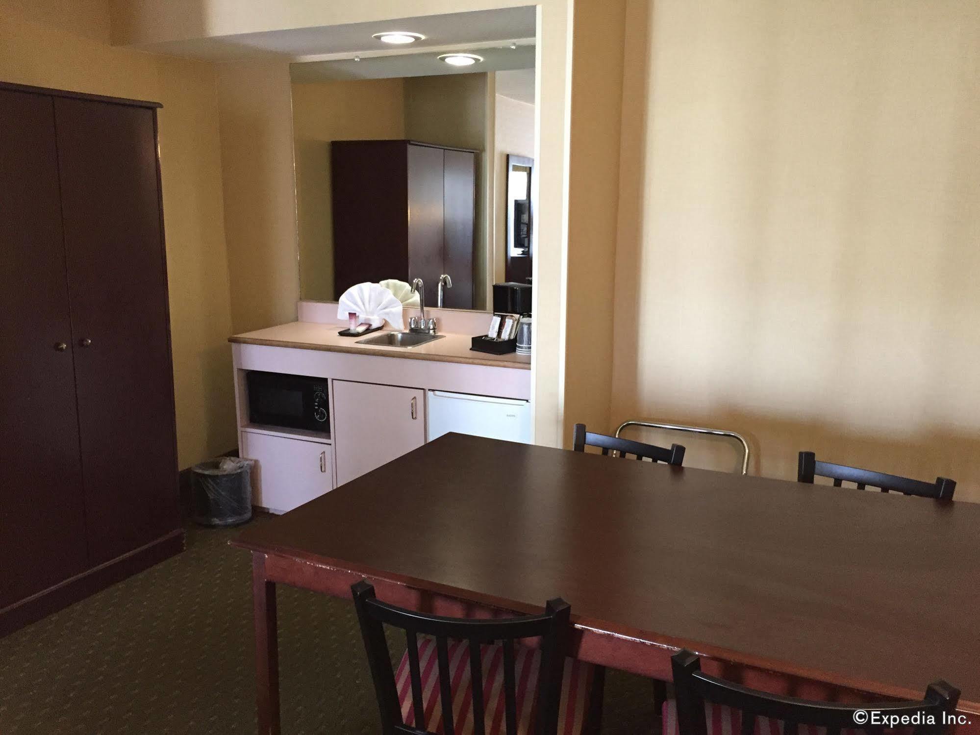 Anaheim Camelot Inn & Suites 외부 사진