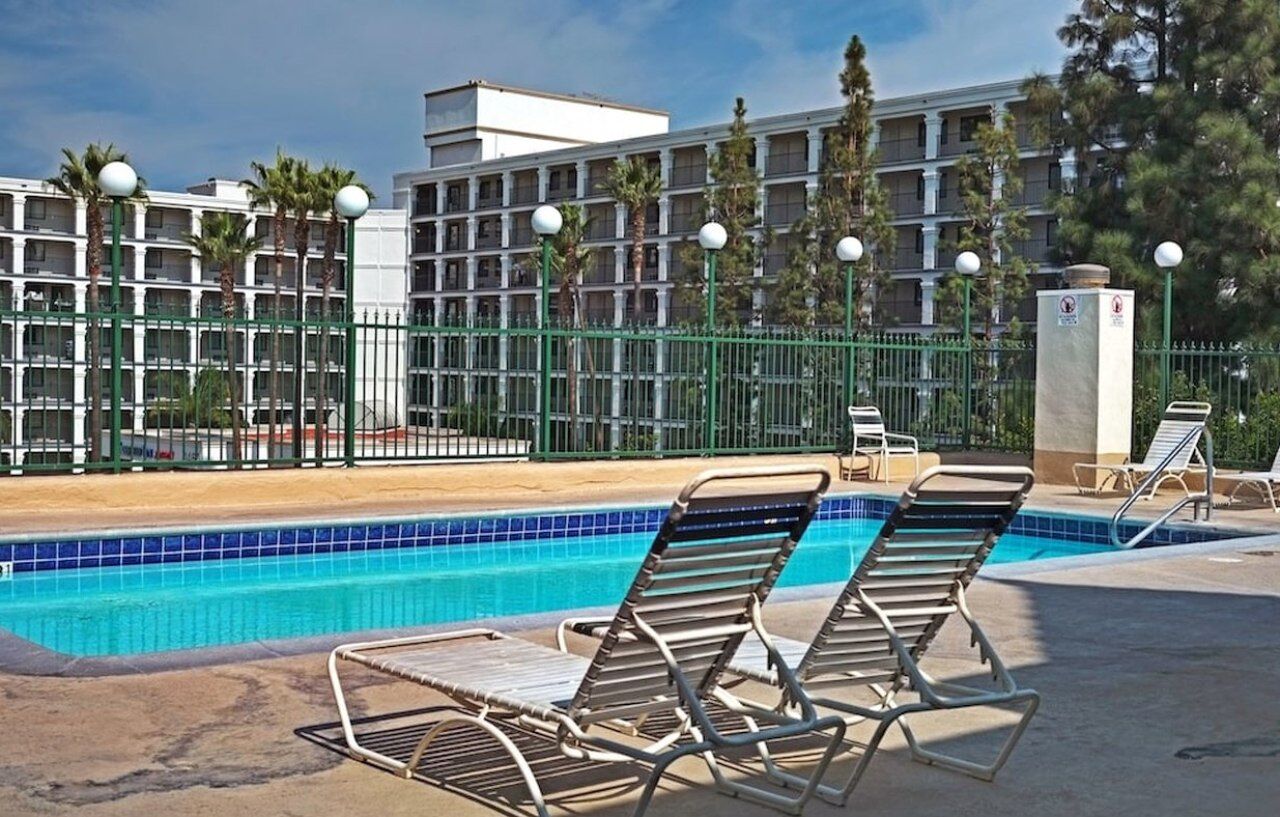 Anaheim Camelot Inn & Suites 외부 사진